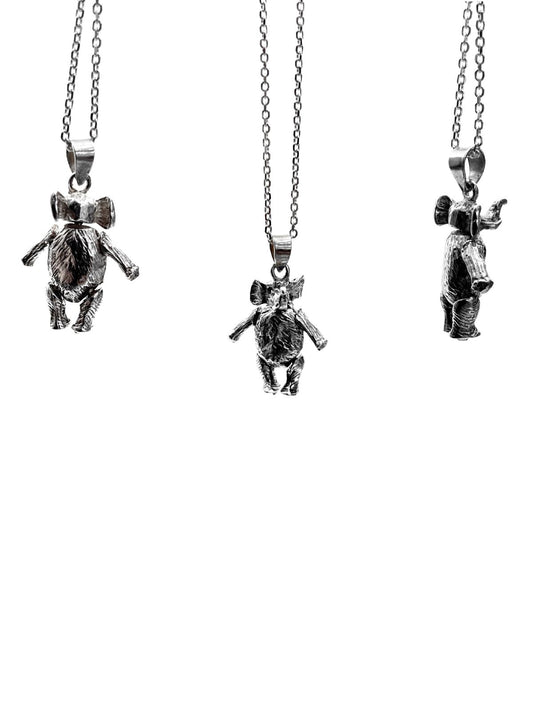 Minimal Oynayan Üç Boyutlu Gümüş Fil Kolye 2x2.5 cm