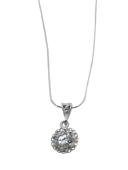 Çiçek Çerçeveli Yuvarlak Tırnaklı Tektaş Işıltılı Gümüş Kadın Kolye