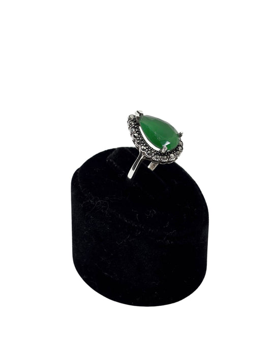 Markazit Işıltı Çevrili Damla Zümrüt Taşlı Gümüş Kadın Yüzük