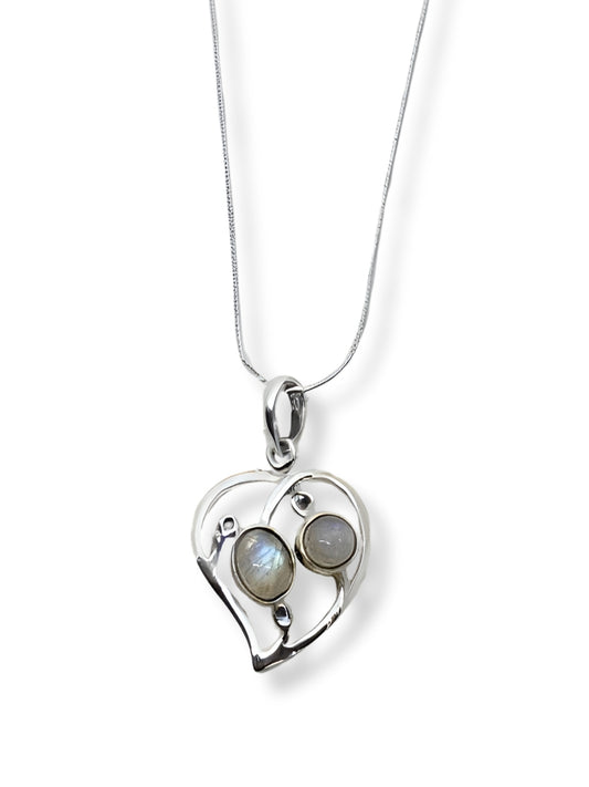 Kalp Üzerinde Sedef Işıltısı Gümüş Kadın Kolye
