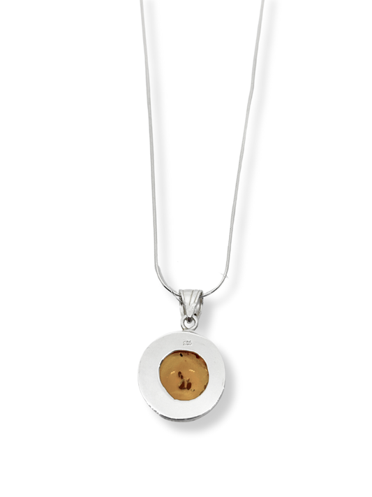 Gümüş Yuvarlak Çerçeveli Kehribar Işıltısı Kadın Kolye