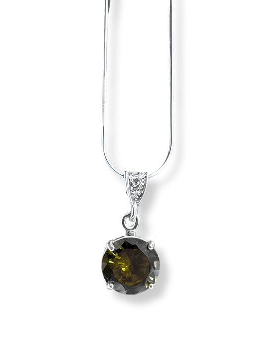 Yuvarlak Tırnaklı Tektaş Işıltılı Gümüş Kadın Kolye