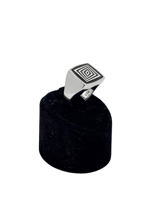 Dalga Desenli Siyah Mineli Kare Gümüş Erkek Yüzük