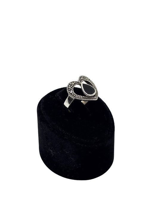 Markazit Işıltı Kalp Ortası Siyah Mineli Gümüş Kadın Yüzük