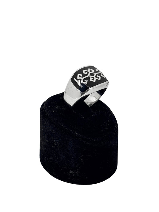 Siyah Mineli Desenli Gümüş Erkek Yüzük