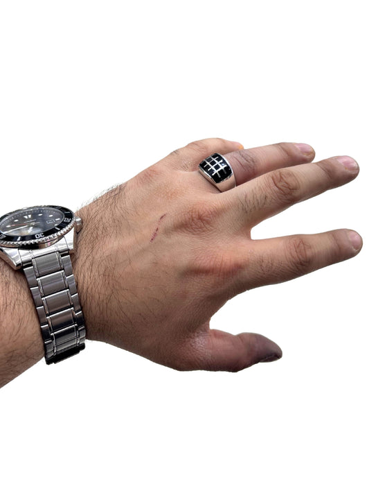 Siyah Mineli Desenli Gümüş Erkek Yüzük