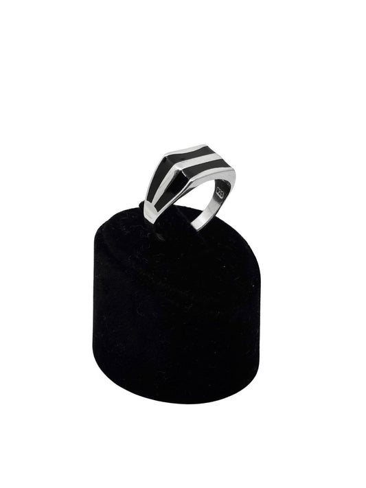 Çizgili Siyah Mineli Kare Gümüş Erkek Yüzük