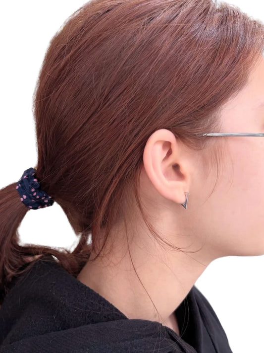 İnce Üçgen Halka Gümüş Küpe 1.3x1.1 cm