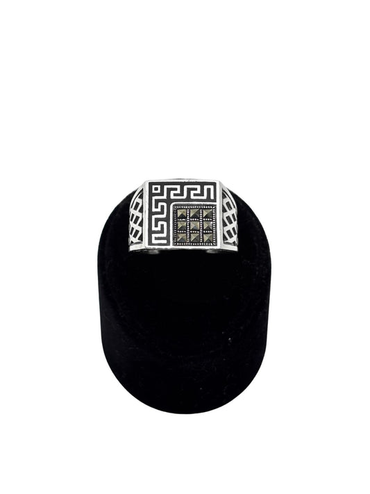 Markazit Taşlı Greg Desenli Kare Gümüş Erkek Yüzük