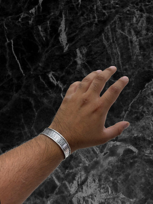 Nokta Desenli Ayarlanabilir Kalın Gümüş Bilezik