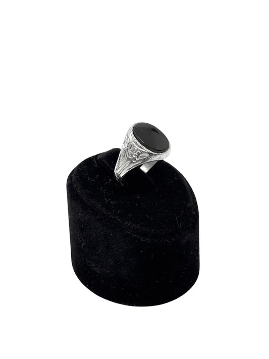 Oval Oniks Taşlı Yanları Desenli Gümüş Erkek Yüzük