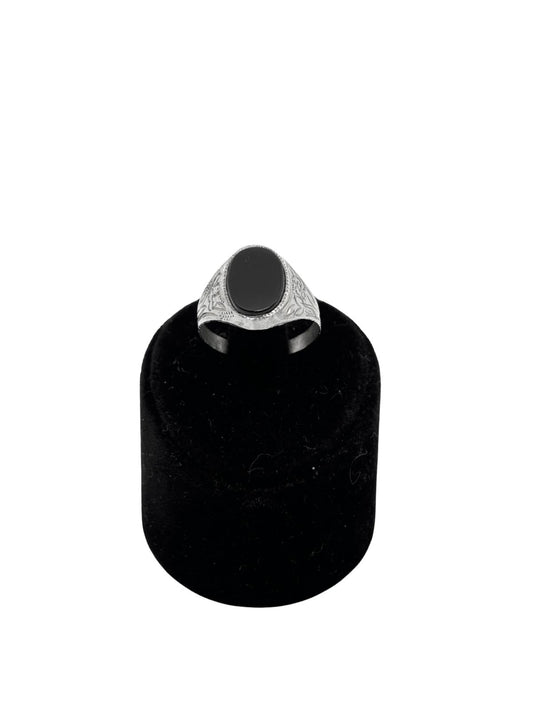 Oval Oniks Taşlı Yanları Desenli Gümüş Erkek Yüzük