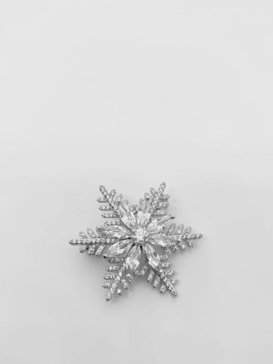 Taşlı Kartanesi Gümüş Broş (Ortası Dönen) – 3x3 cm