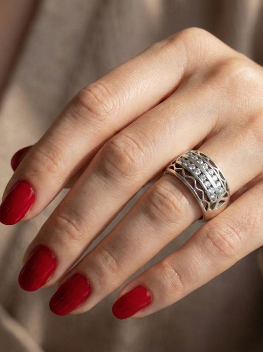 Çift Sıra Zirkon Taşlı Ajur Desenli Gümüş Yüzük