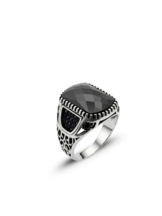 İri Kesme Oniks Taşlı Zirkon Detaylı Gümüş Erkek Yüzük