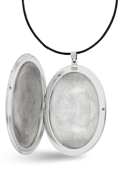 İri Oval Lazer İşlemeli Bombe Kapaklı Gümüş Kadın Kolye 7.7x4.5cm