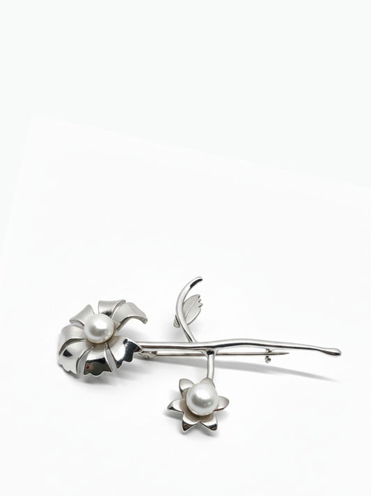 İnci Detaylı Gümüş Çiçek Broş 4x6.5cm
