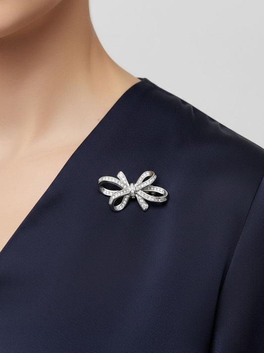 Beyaz Zirkon Taşlı Gümüş Fiyonk Broş 2.5x1.3cm