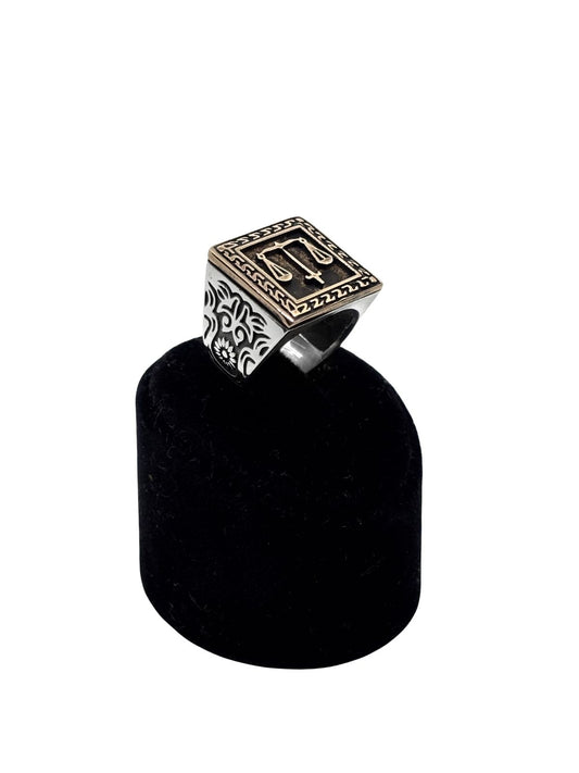 İri Kare Terazi Figürlü Gümüş Erkek Yüzük