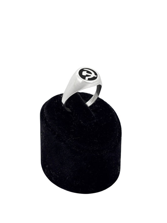 Yuvarlak Siyah Mineli Orak ve Çekiç Gümüş Erkek Yüzük