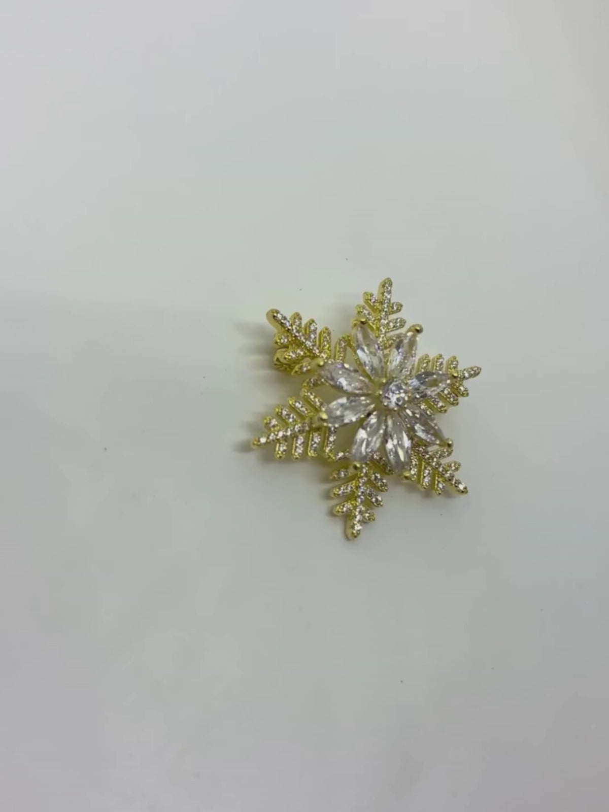 Taşlı Kartanesi Gümüş Broş (Ortası Dönen) – 3x3 cm-OYA-JV619