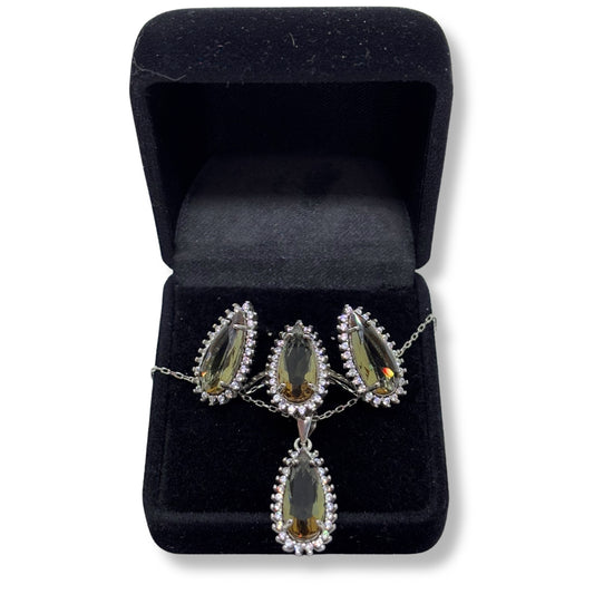 White Sparkle Surrounded Zultanite Silver Set &amp; Set